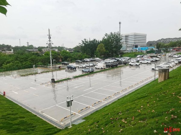 翻翻配资 一起来治堵｜川大华西医院锦江院区地面停车场投运