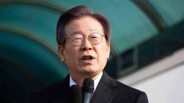 米配资 独立候选人纳夫罗茨基赢得波兰总统选举